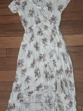 Kohl's White Floral Wrap Maxi Dress with Rust and Green Bouquet Print XXL New
